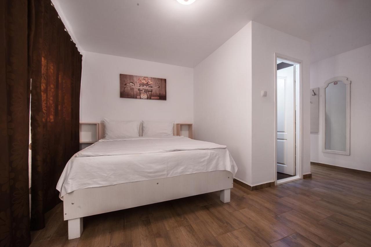 Casa 4 Odai Hotel Douăzeci şi Trei August Buitenkant foto