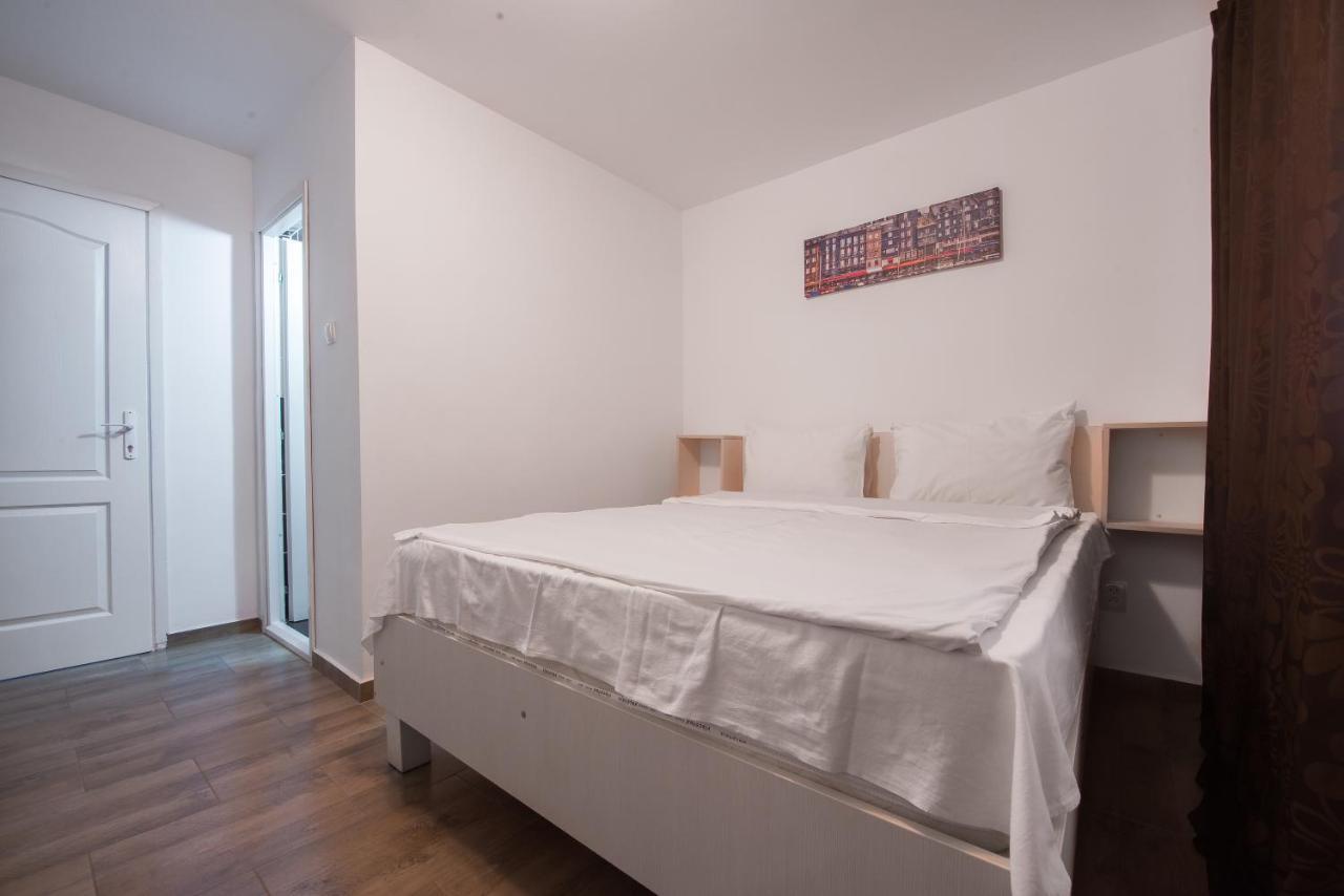 Casa 4 Odai Hotel Douăzeci şi Trei August Buitenkant foto