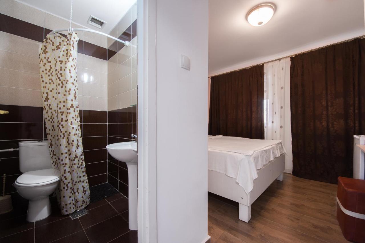 Casa 4 Odai Hotel Douăzeci şi Trei August Buitenkant foto
